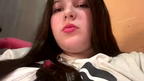 Snapshot of selenerey chatting on 10/27/25, 02:15 selenerey online show from 10/27/25, 02:15