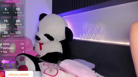 Selenne online show from 01/31/25, 08:54