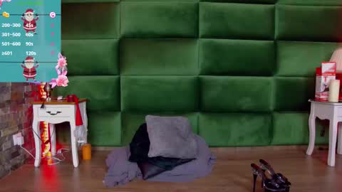 Snapshot of selensummer chatting on 12/17/25, 08:26 Selen online show from 12/17/25, 08:26