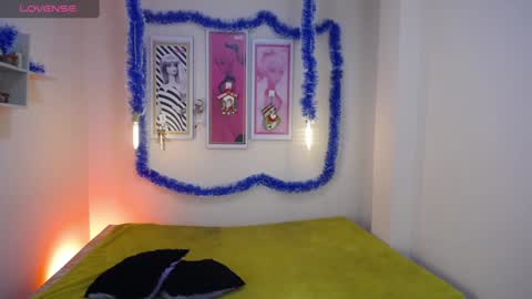 Snapshot of seleny_fitness chatting on 12/11/24, 01:17 Mayte online show from 12/11/24, 01:17