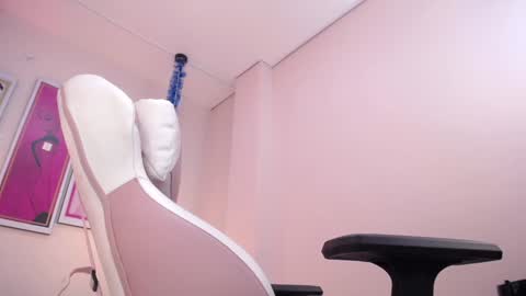 Snapshot of seleny_fitness chatting on 01/17/25, 04:26 Mayte online show from 01/17/25, 04:26