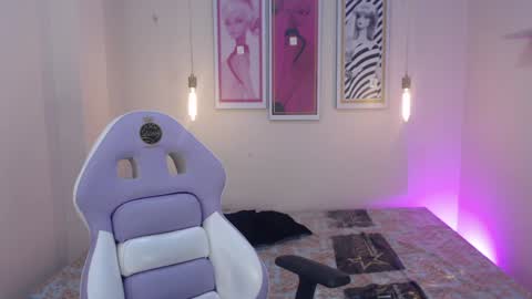 Snapshot of seleny_fitness chatting on 01/26/25, 01:15 Mayte online show from 01/26/25, 01:15