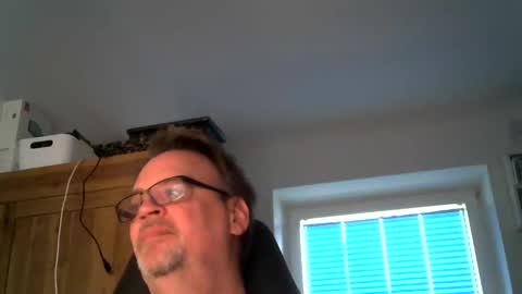 Snapshot of selftest4 chatting on 10/27/25, 09:02 selftest4 online show from 10/27/25, 09:02