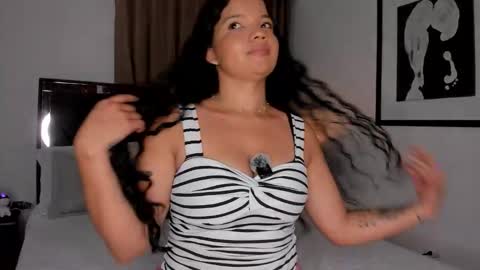 Snapshot of selhenah chatting on 02/25/26, 11:31 S e l e n a h online show from 02/25/26, 11:31