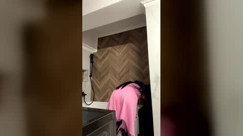 Snapshot of selinn11 chatting on 12/16/25, 08:19 Selin online show from 12/16/25, 08:19