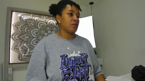 Snapshot of selket_ chatting on 01/08/25, 10:59 Selket online show from 01/08/25, 10:59