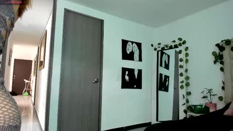 Snapshot of selyn_ chatting on 02/12/26, 04:02 Selyn online show from 02/12/26, 04:02