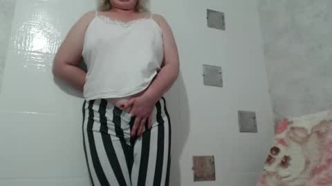 Snapshot of seniorita333 chatting on 01/30/25, 06:46 Lenna online show from 01/30/25, 06:46