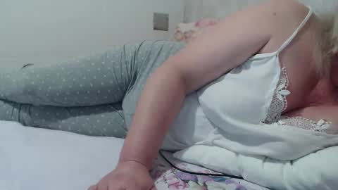 Snapshot of seniorita333 chatting on 02/03/25, 06:49 Lenna online show from 02/03/25, 06:49