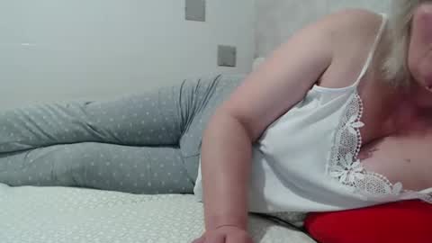 Snapshot of seniorita333 chatting on 02/13/25, 07:35 Lenna online show from 02/13/25, 07:35