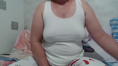 Snapshot of seniorita333 chatting on 09/29/25, 05:12 Lenna online show from 09/29/25, 05:12