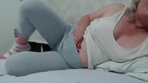 Snapshot of seniorita333 chatting on 11/16/25, 12:22 Lenna online show from 11/16/25, 12:22