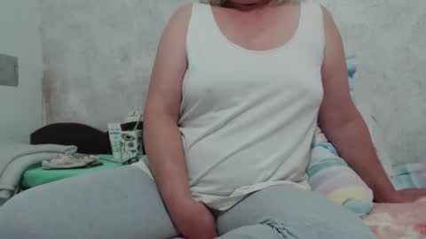 Snapshot of seniorita333 chatting on 11/23/25, 08:14 Lenna online show from 11/23/25, 08:14