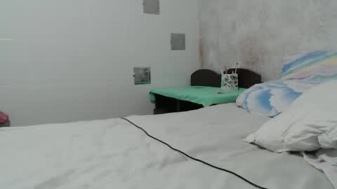 Snapshot of seniorita333 chatting on 12/04/25, 06:23 Lenna online show from 12/04/25, 06:23