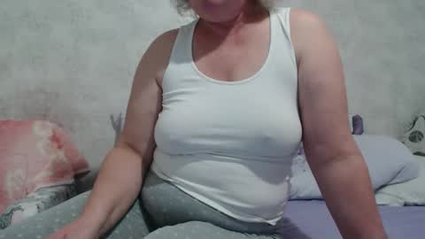 Snapshot of seniorita333 chatting on 12/20/25, 10:44 Lenna online show from 12/20/25, 10:44