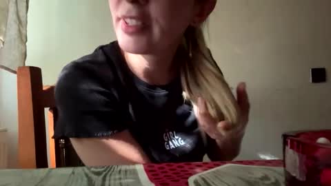 Sennya online show from 10/07/25, 12:13