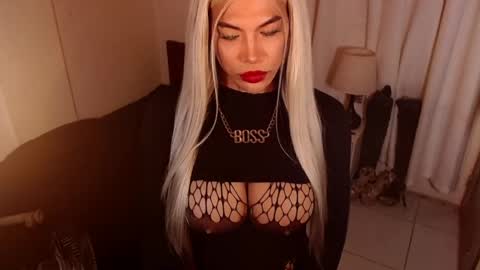 Snapshot of sensational_diva chatting on 05/29/26, 10:19 unstappable queen kate online show from 05/29/26, 10:19