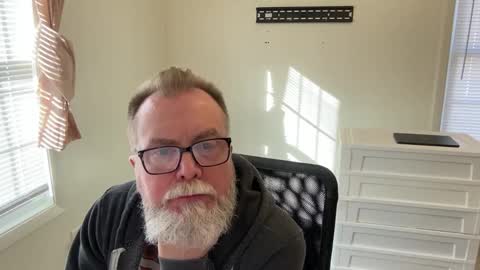 Snapshot of sensatyr chatting on 12/03/24, 07:44 Daddy Dave online show from 12/03/24, 07:44
