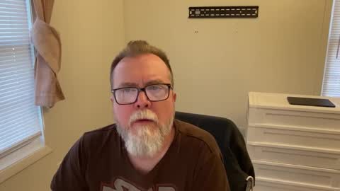 Snapshot of sensatyr chatting on 12/04/24, 02:26 Daddy Dave online show from 12/04/24, 02:26