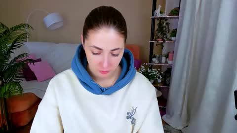 sensitiveheartt online show from 10/05/25, 04:16