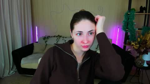 sensitiveheartt online show from 11/23/25, 11:43