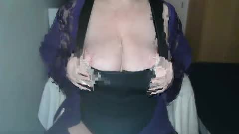 Snapshot of sensual_cris chatting on 12/14/24, 10:34 CRIS  online show from 12/14/24, 10:34