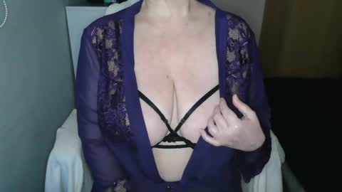 Snapshot of sensual_cris chatting on 12/20/24, 09:32 CRIS  online show from 12/20/24, 09:32