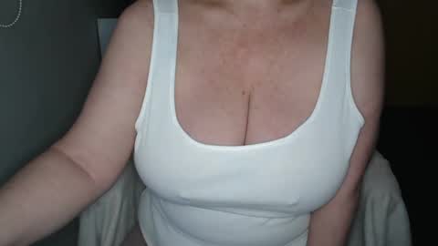 Snapshot of sensual_cris chatting on 12/24/24, 10:01 CRIS  online show from 12/24/24, 10:01