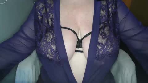 Snapshot of sensual_cris chatting on 12/30/24, 07:37 CRIS  online show from 12/30/24, 07:37