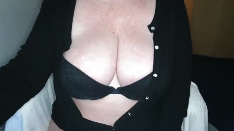 Snapshot of sensual_cris chatting on 02/04/25, 03:57 CRIS  online show from 02/04/25, 03:57
