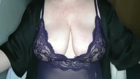 Snapshot of sensual_cris chatting on 02/18/25, 10:38 CRIS  online show from 02/18/25, 10:38