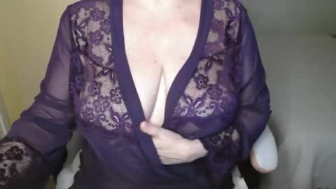 Snapshot of sensual_cris chatting on 10/29/25, 08:38 CRIS online show from 10/29/25, 08:38