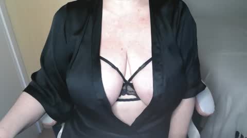 Snapshot of sensual_cris chatting on 11/23/25, 06:41 CRIS online show from 11/23/25, 06:41