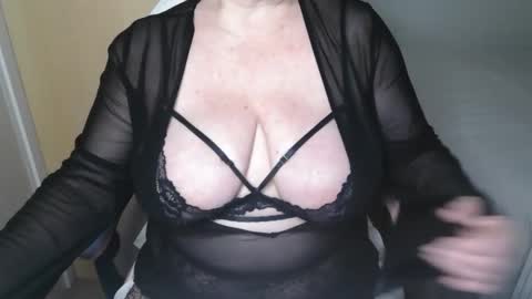 Snapshot of sensual_cris chatting on 11/29/25, 12:24 CRIS online show from 11/29/25, 12:24