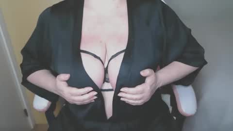 Snapshot of sensual_cris chatting on 11/30/25, 09:46 CRIS online show from 11/30/25, 09:46