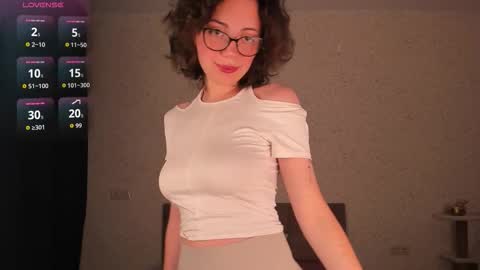 Snapshot of sensual_elza chatting on 10/17/25, 10:51 Elza online show from 10/17/25, 10:51