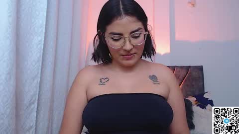 Snapshot of sensual_flame chatting on 12/25/24, 07:14 Camille and sophie online show from 12/25/24, 07:14