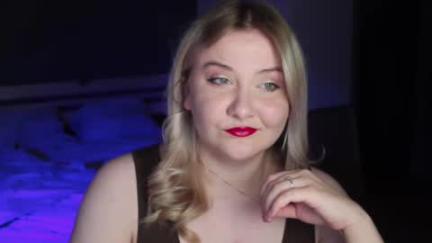 Snapshot of sensual_girrrl chatting on 05/18/26, 11:32 Ilona online show from 05/18/26, 11:32