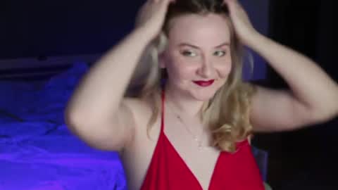 Snapshot of sensual_girrrl chatting on 06/15/26, 12:13 Ilona online show from 06/15/26, 12:13