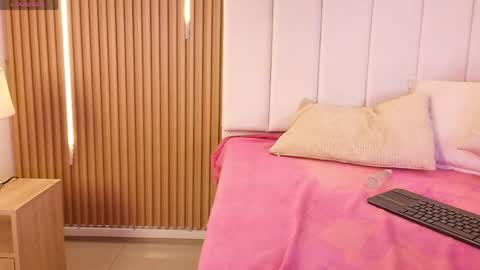 Sensual Kim77 online show from 04/06/26, 12:39