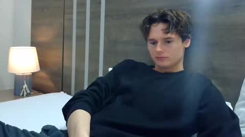 Cam online show from 12/01/25, 04:28