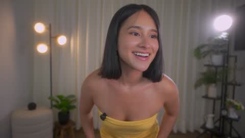 Snapshot of sensualcherry_ chatting on 01/07/25, 11:35 Maria- OF sensual bee online show from 01/07/25, 11:35