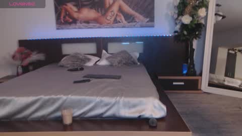 Hallie online show from 11/27/25, 07:38