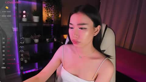 Snapshot of sensualily chatting on 09/12/25, 03:56 Kiki online show from 09/12/25, 03:56