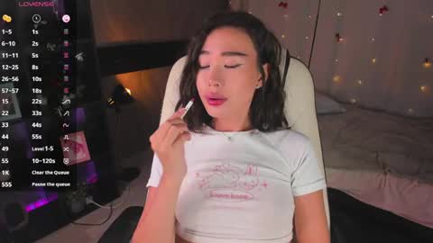 Snapshot of sensualily chatting on 04/29/26, 04:33 Kiki online show from 04/29/26, 04:33