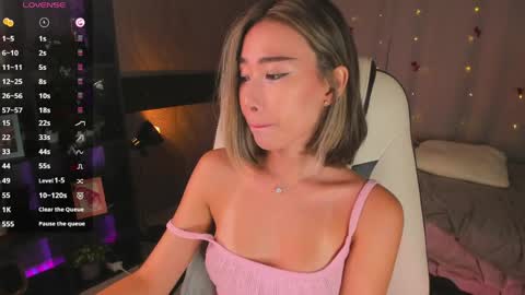 Snapshot of sensualily chatting on 05/10/26, 03:17 Kiki online show from 05/10/26, 03:17