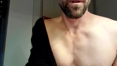 Snapshot of sensuasculine chatting on 09/24/25, 10:35 Matt online show from 09/24/25, 10:35