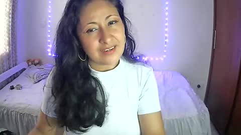 Snapshot of senthix1983 chatting on 12/19/24, 07:51 senthix  heyy promo en OnlyFans aprovecha 85 descuento online show from 12/19/24, 07:51