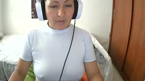 Snapshot of senthix1983 chatting on 02/06/25, 06:24 senthix  heyy promo en OnlyFans aprovecha 85 descuento online show from 02/06/25, 06:24