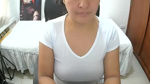 Snapshot of senthix1983 chatting on 10/13/25, 01:33 senthix  heyy promo en OnlyFans aprovecha 85 descuento online show from 10/13/25, 01:33